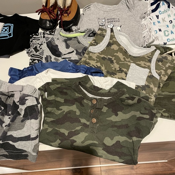 Newborn to 9 month baby boy clothes. - Picture 5 of 5